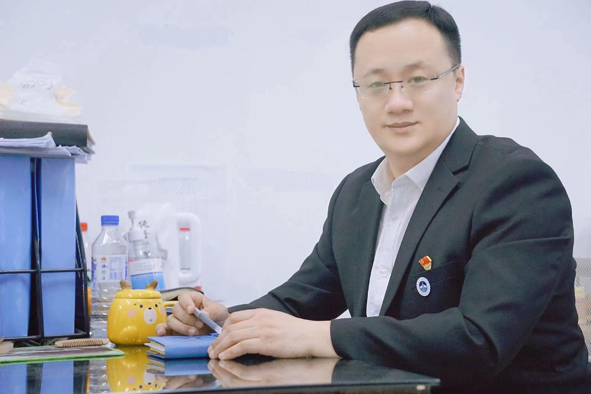 趙寶剛 團(tuán)委書記、講師